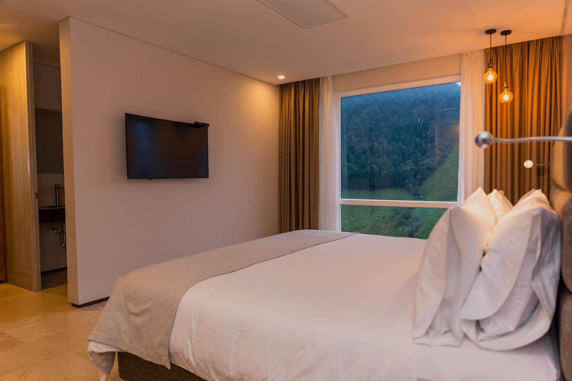 Termales El Otono Ξενοδοχείο La Enea Εξωτερικό φωτογραφία A bedroom at the hotel