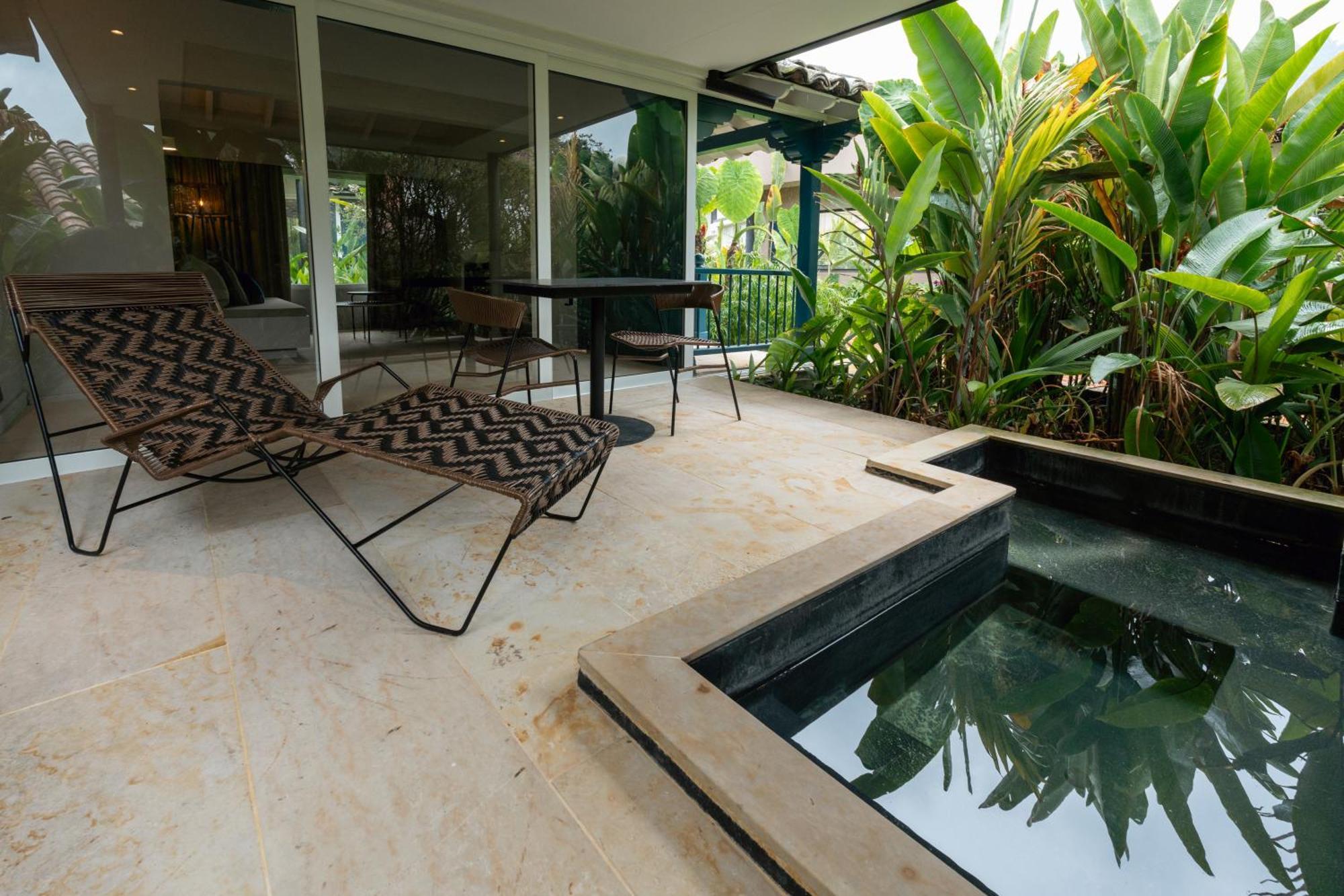 Termales El Otono Ξενοδοχείο La Enea Εξωτερικό φωτογραφία A private pool at a hotel in Cancun, Mexico