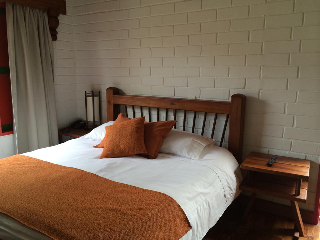 Termales El Otono Ξενοδοχείο La Enea Εξωτερικό φωτογραφία A bedroom at the hotel